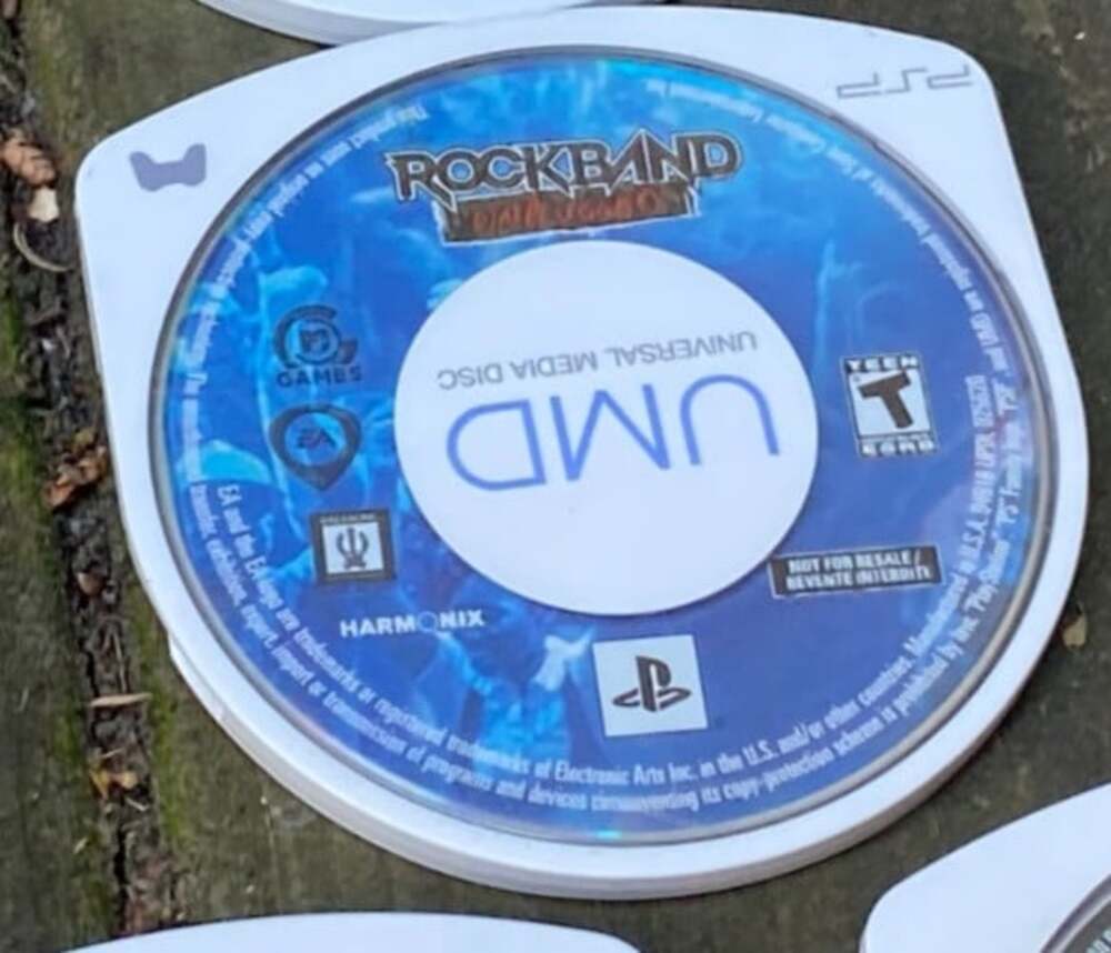 PSP ~ UMD ~ Rockband: Unplugged ~ Harmonix ~ T ~ 1 Player ~ 2009 ~ !L🔵🔵K!